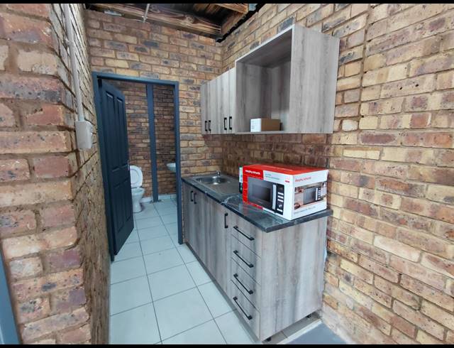 239M² WAREHOUSE TO LET IN BENONI AH